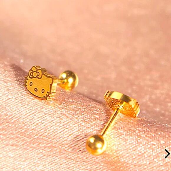 GOLD HELLO KITTY STUD EARRINGS - Picture 6 of 7